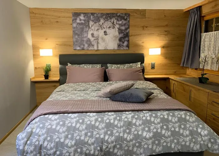 Kirchplatz Lupus & Cervus Apartment *